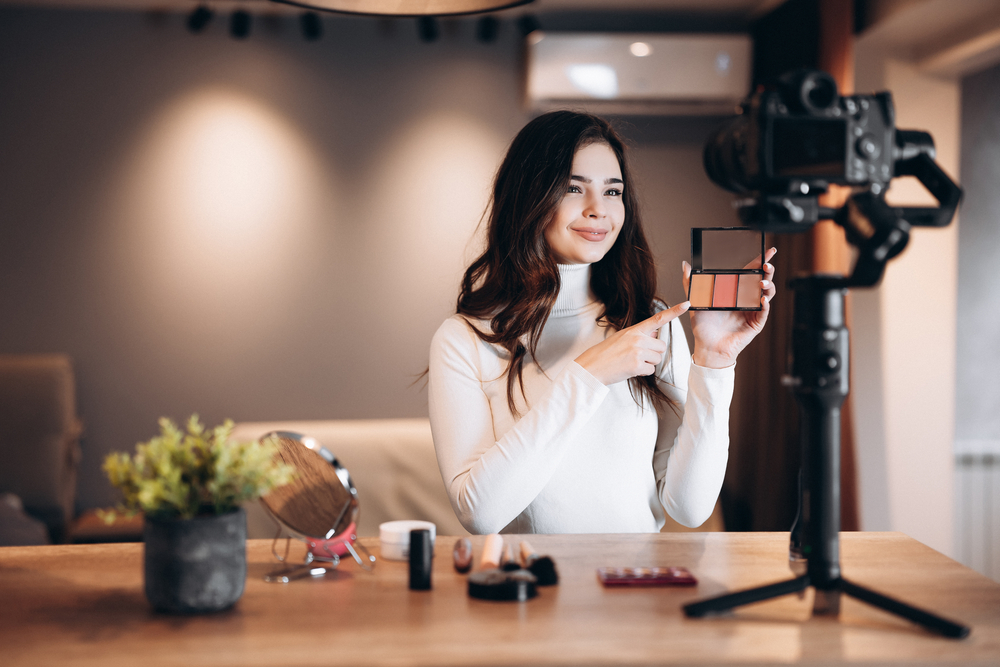 Women doing influencer marketing with Blush shades in Dubai