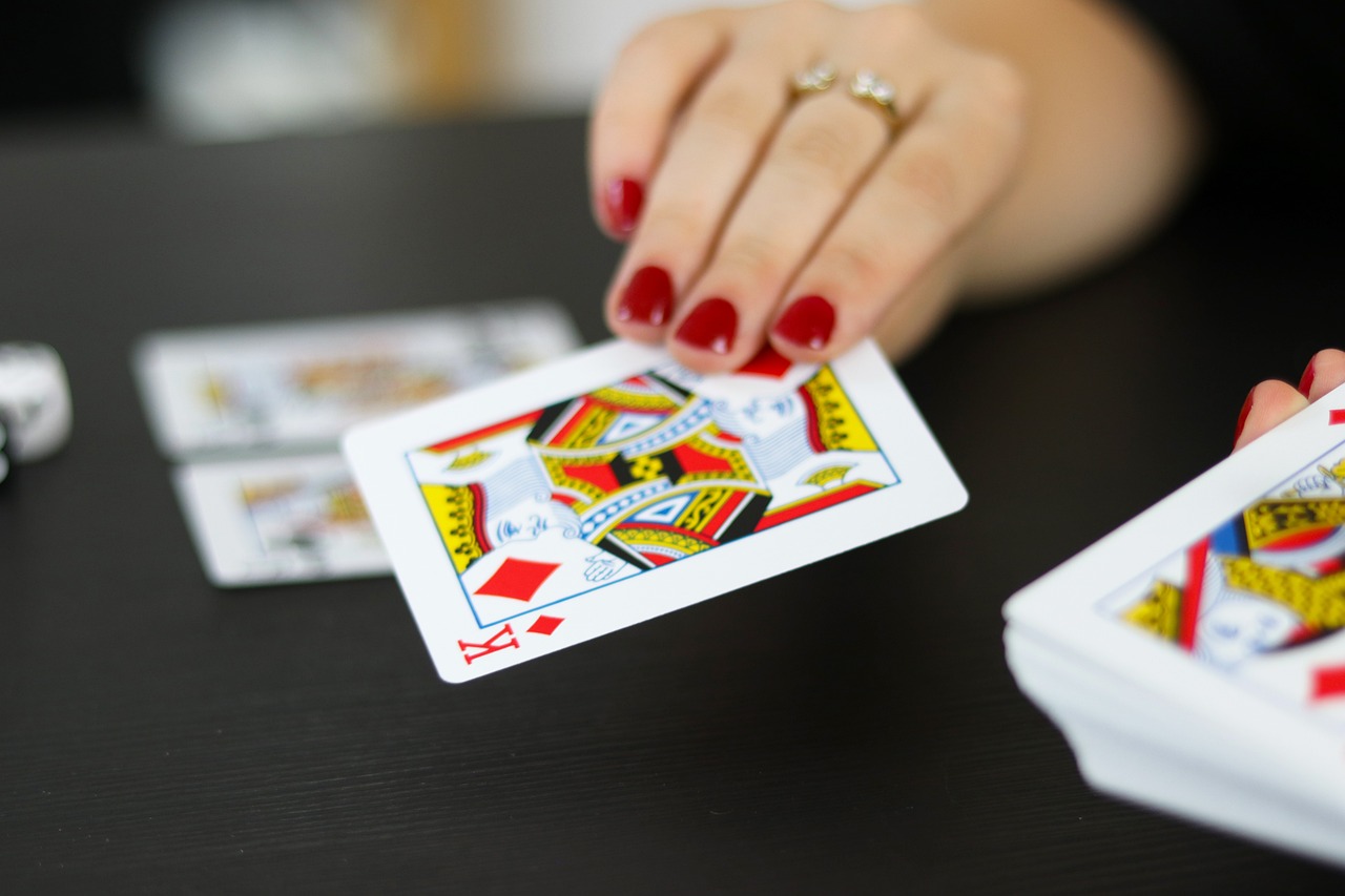 Baccarat Commission Explained Guide 2026 - baccarat casino table playing cards banker player