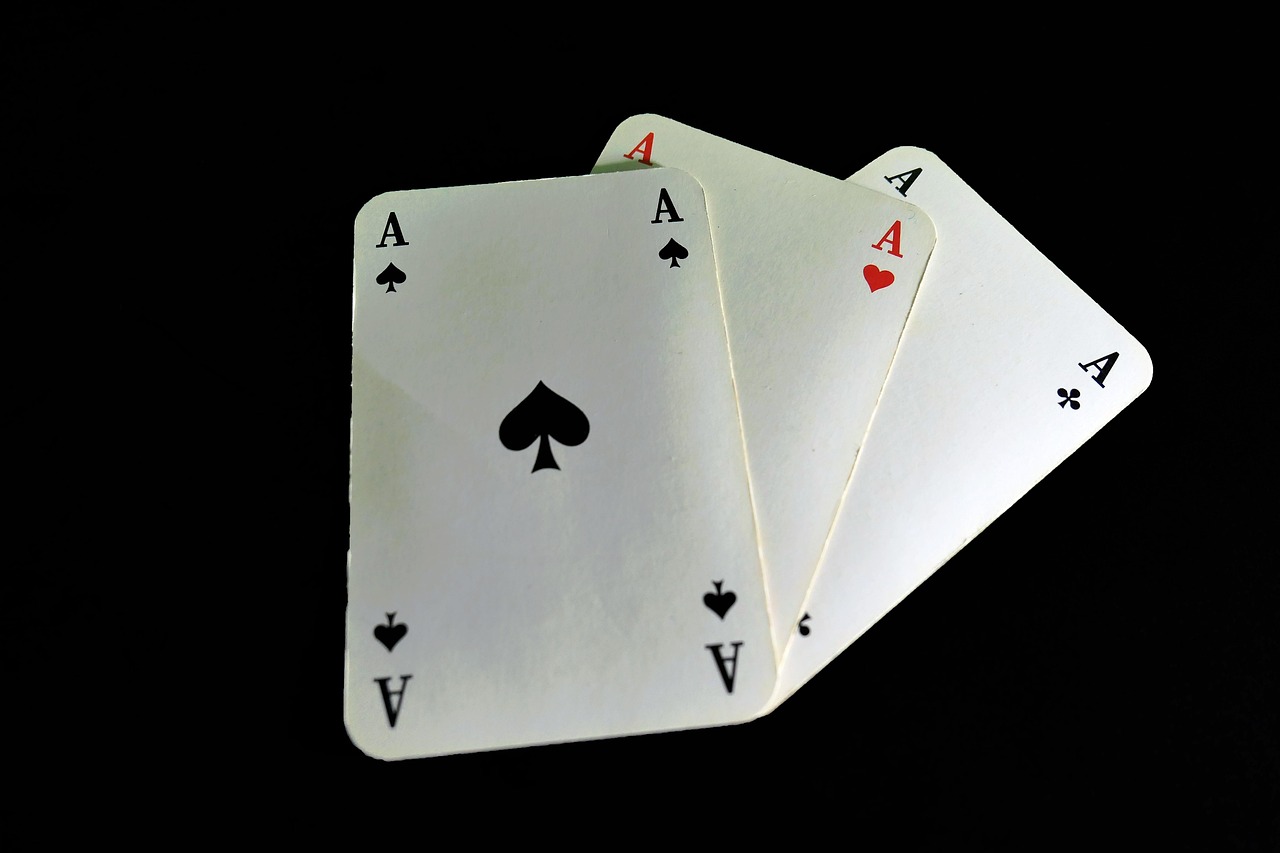 Baccarat Side Bet Risks Explained Guide 2026 - baccarat casino table playing cards banker player