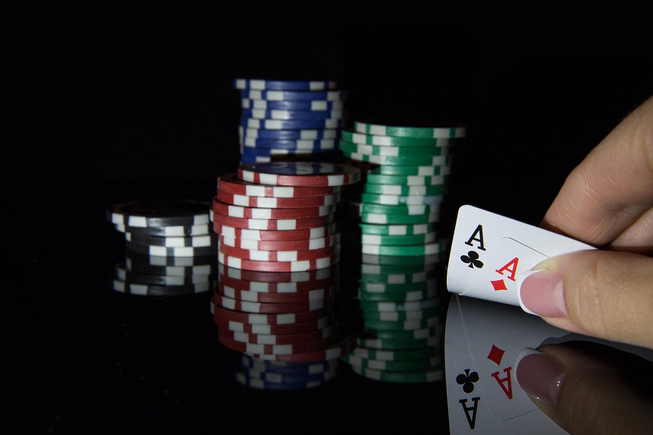 Baccarat Table Limit Strategy Guide 2026 - baccarat casino table playing cards banker player