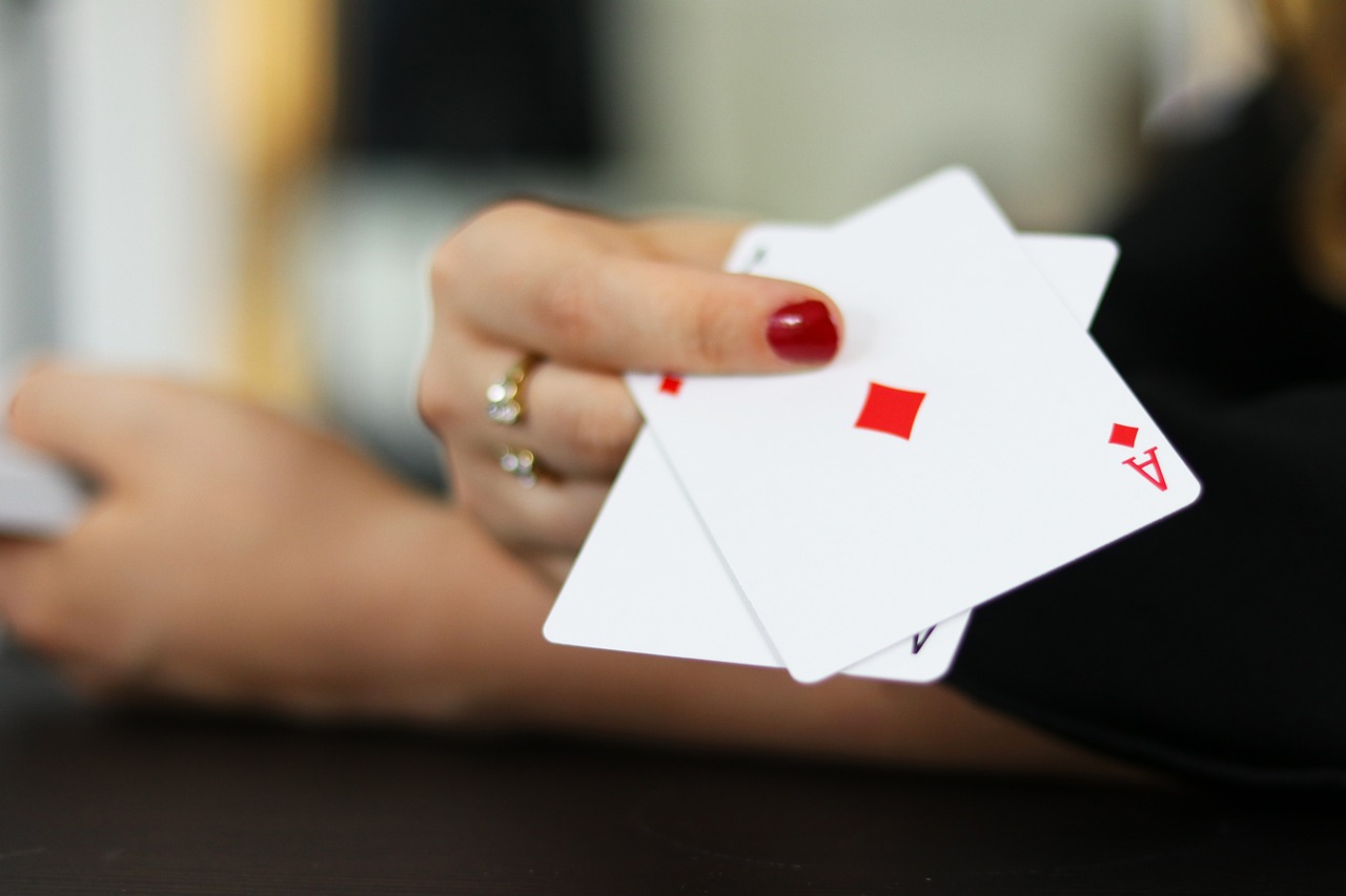 Responsible Baccarat Bankroll Tips Guide 2026 - baccarat casino table playing cards banker player